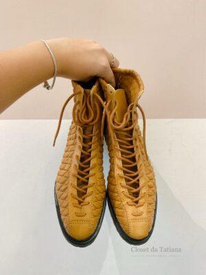 Bota Caramelo Matelassê Schutz | Tam: 35